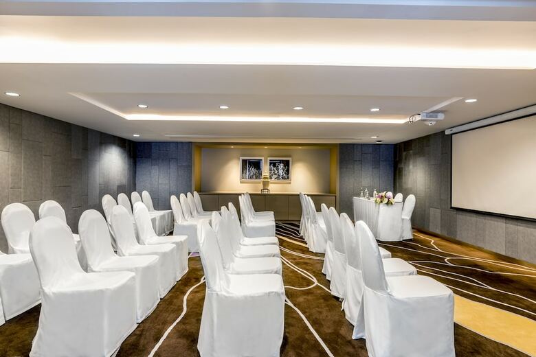 Novotel Phuket City Phokeethra Hotel