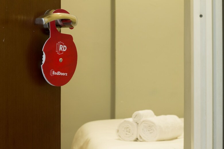 Hotel Reddoorz Plus @ Setiabudi Tengah