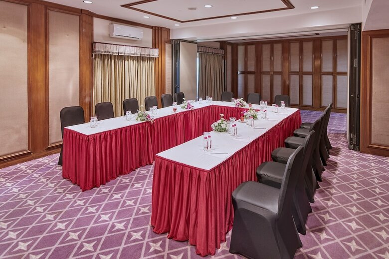 Hotel The Ummed Ahmedabad
