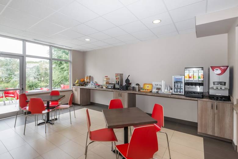 Hotel Super 8 By Wyndham Mont Laurier