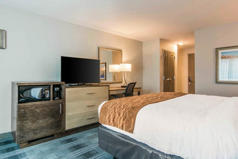 Hotel Comfort Inn & Suites