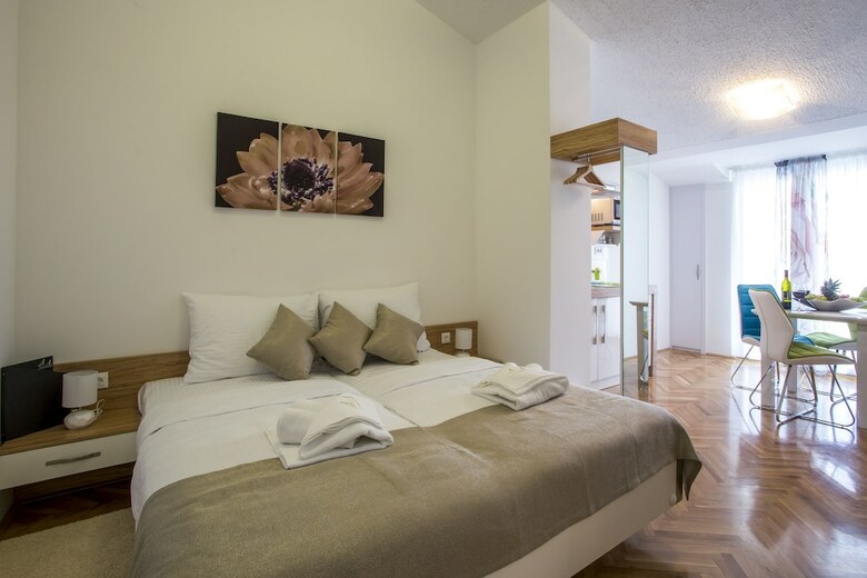 Adrion Aparthotel