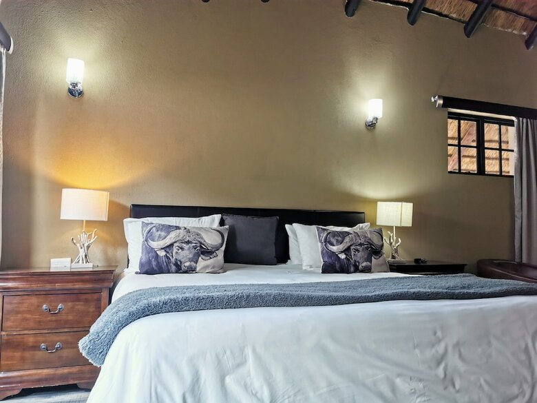 Hotel Aerotropolis Guest Lodge