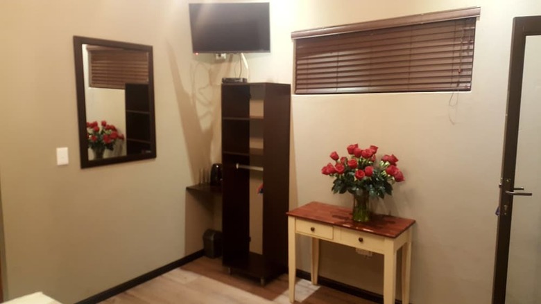 Hotel Aerotropolis Guest Lodge