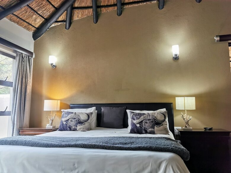 Hotel Aerotropolis Guest Lodge
