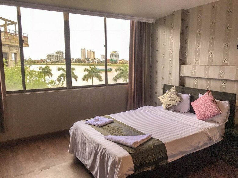 River Star Hotel