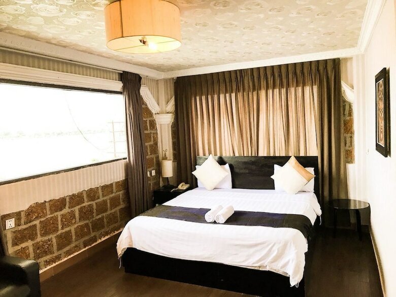 River Star Hotel