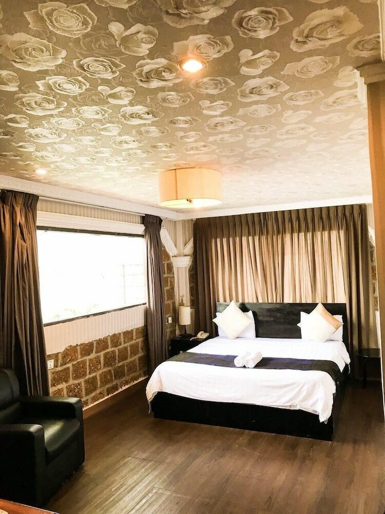 River Star Hotel