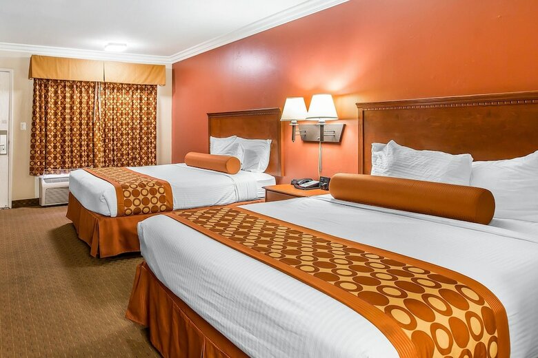 Hotel Rodeway Inn & Suites Canyon Lake I-15