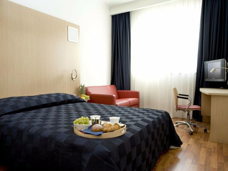 Hotel Ramada Encore By Wyndham Bologna