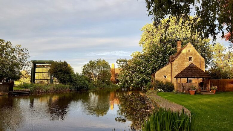 River Nene Cottages