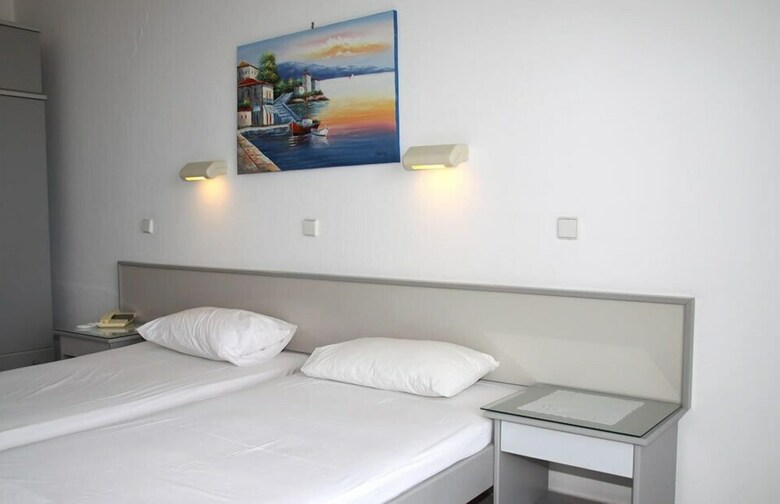 Aparthotel Lagonas Beach Hotel