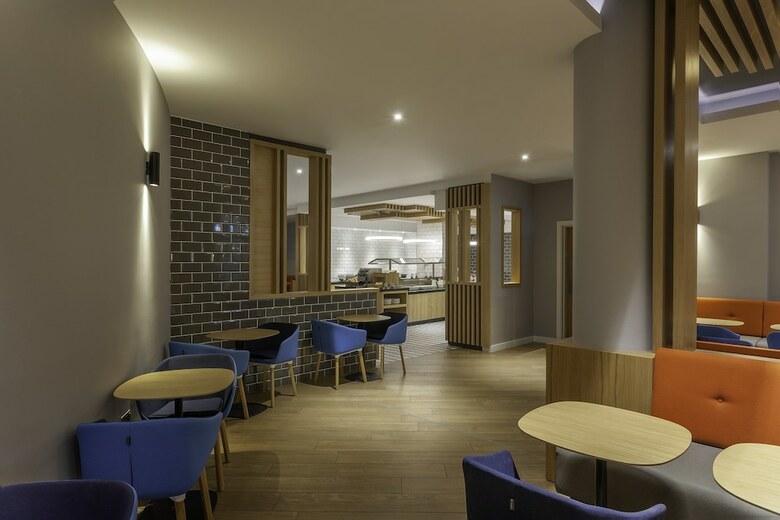 Holiday Inn Express Hotel Dublin Airport