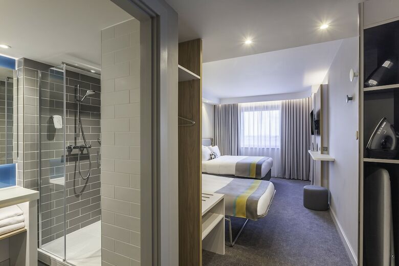 Holiday Inn Express Hotel Dublin Airport