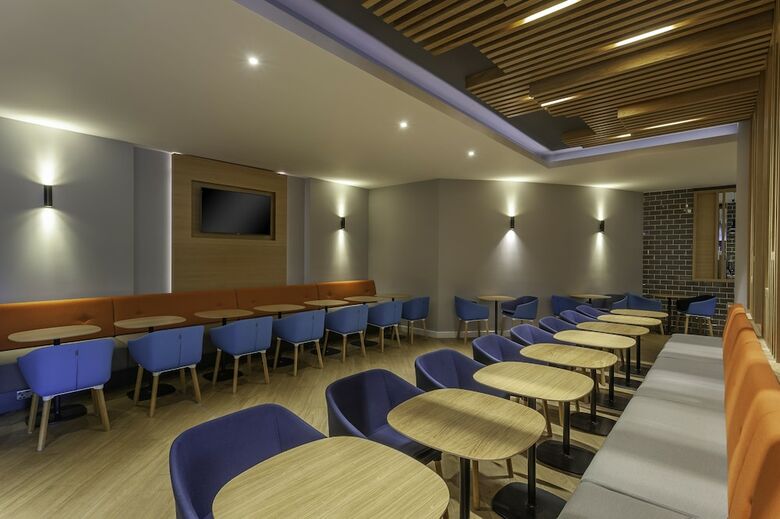 Holiday Inn Express Hotel Dublin Airport