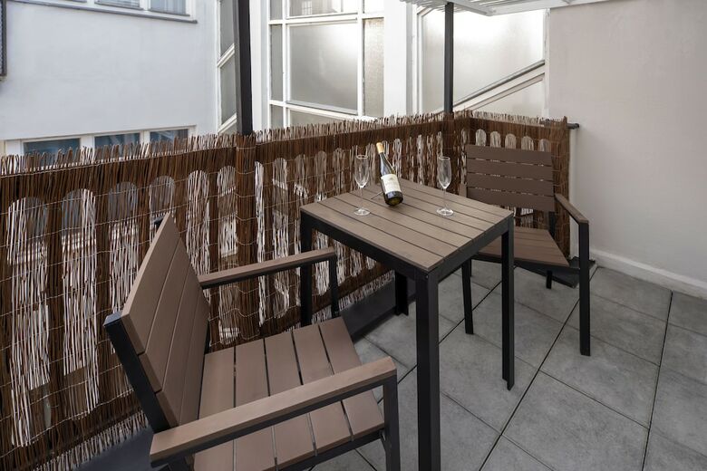 Hostal New Town - Apple Apartments