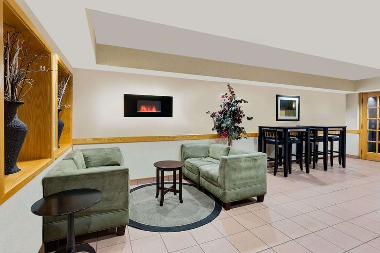 Hotel Ramada By Wyndham Marquette
