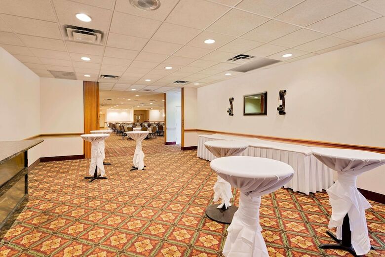 Hotel Ramada By Wyndham Marquette