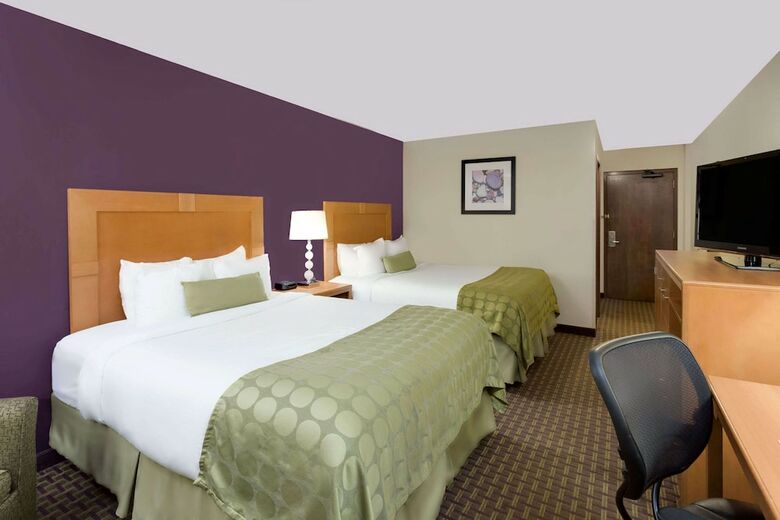 Hotel Ramada By Wyndham Marquette