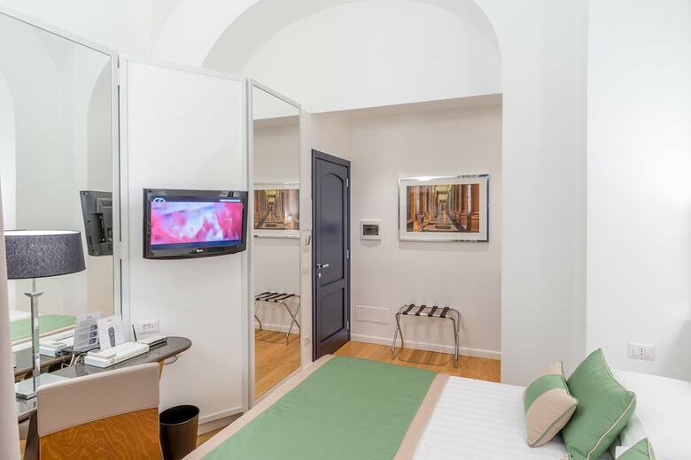 Hotel Les Diamants Spanish Steps Suite