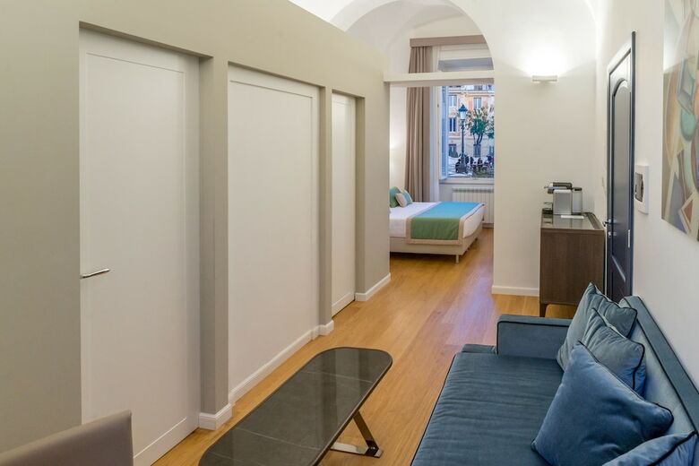 Hotel Les Diamants Spanish Steps Suite