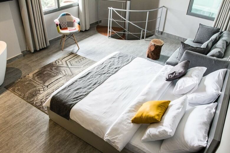 Urbano Hotel By Roots