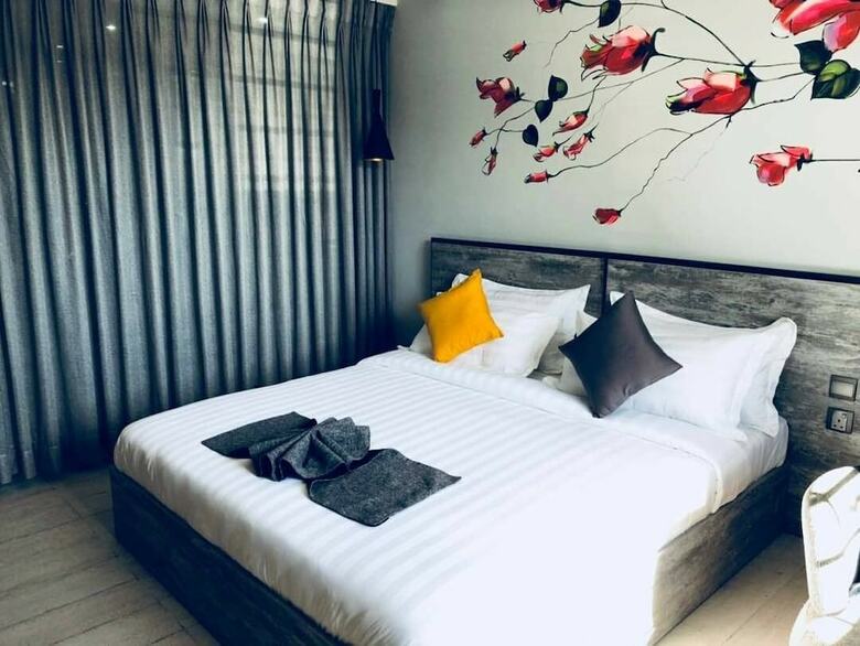 Urbano Hotel By Roots