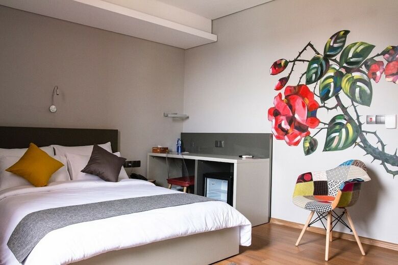 Urbano Hotel By Roots
