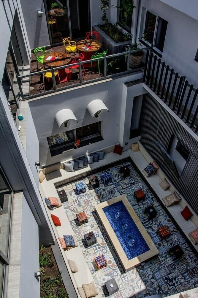 Urbano Hotel By Roots