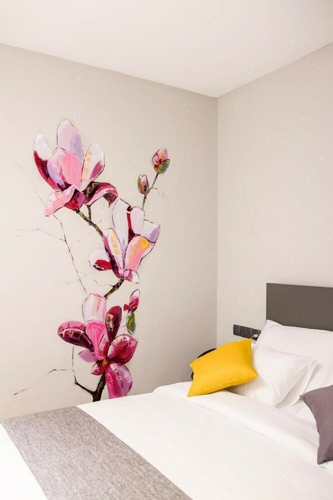 Urbano Hotel By Roots