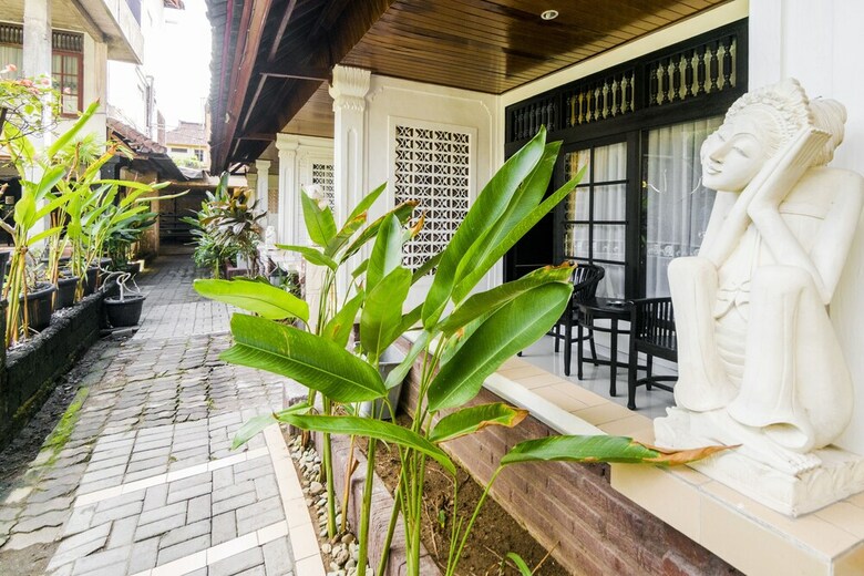 Hotel Reddoorz @ Poppies Lane 1