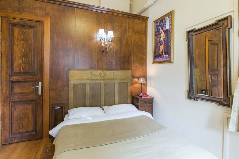 Anastasia Meziki Hotel
