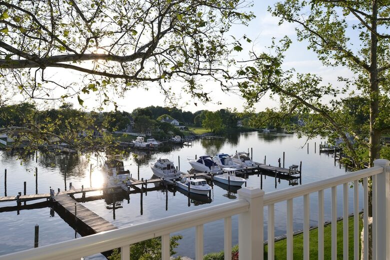 Hotel Anchored Inn At Hidden Harbour Marina