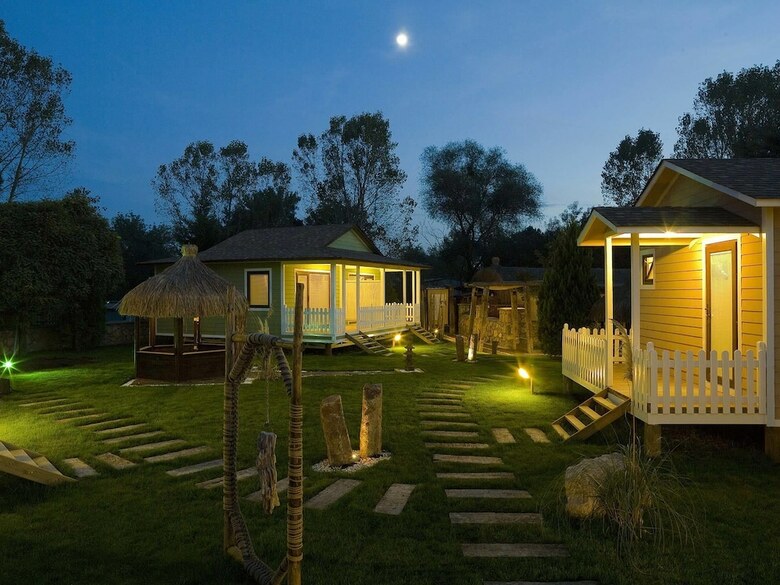Hotel Village Park Resort And Spa Otel