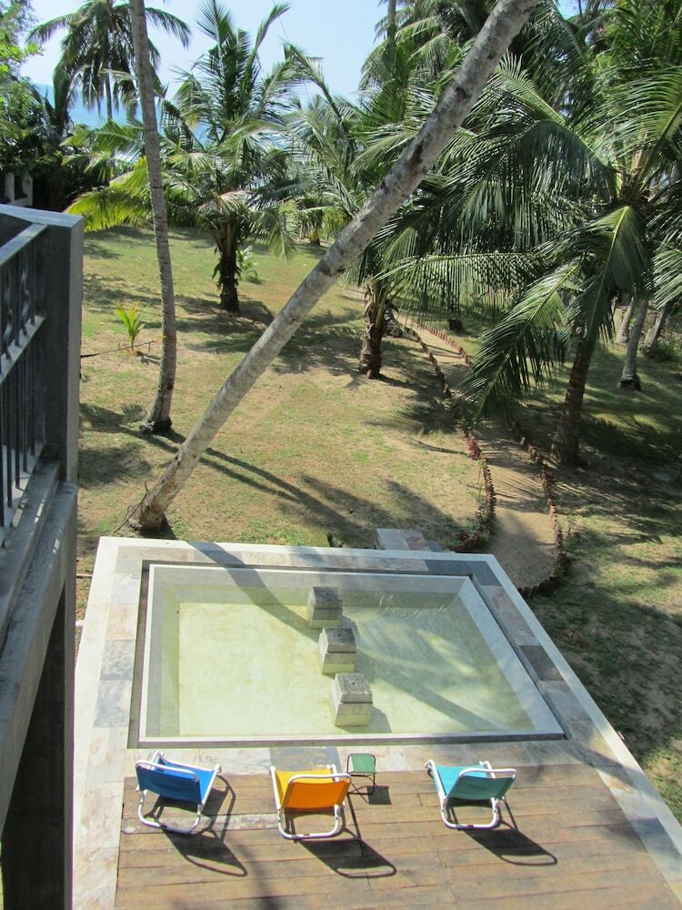 Hotel Isana Beach House