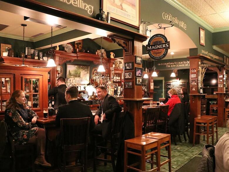 County Clare Irish Hotel & Pub