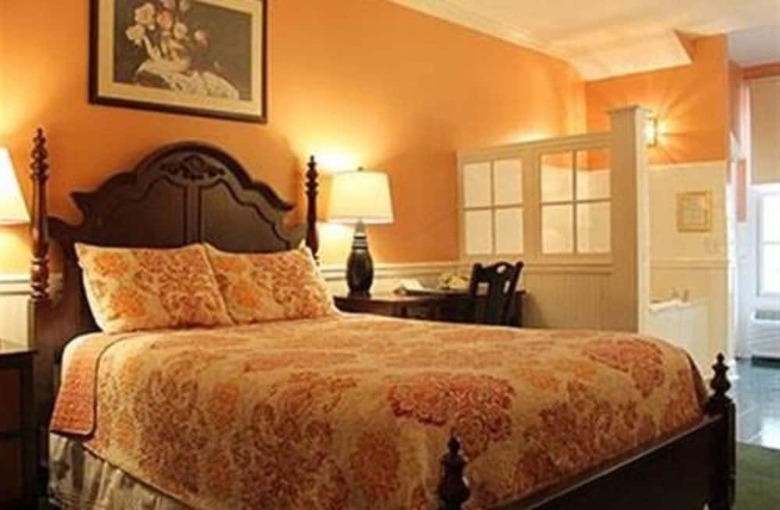 County Clare Irish Hotel & Pub