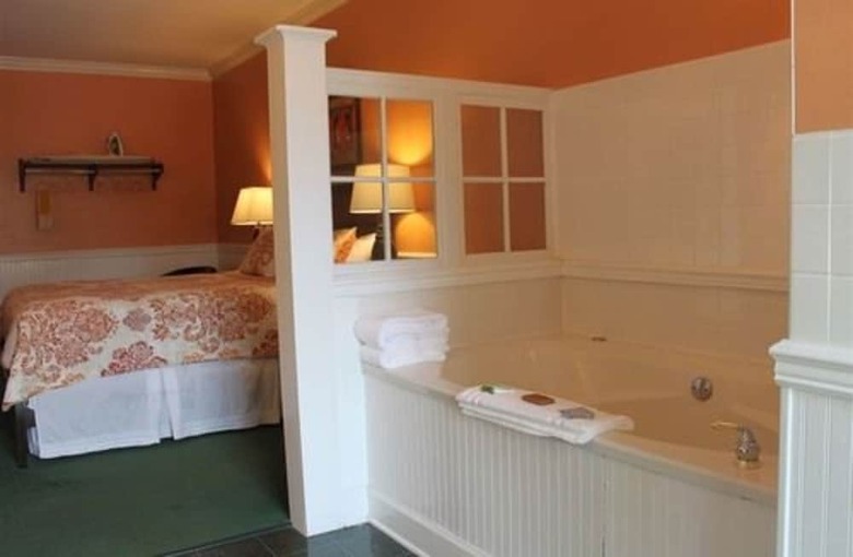 County Clare Irish Hotel & Pub