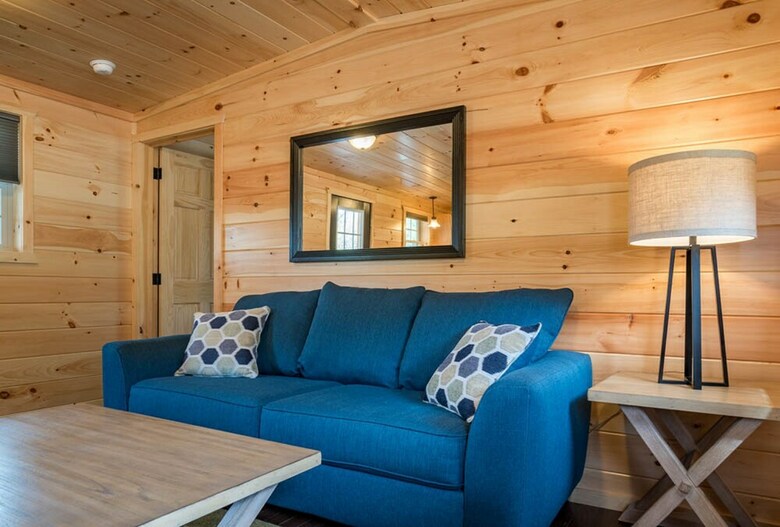 Single Island Shores