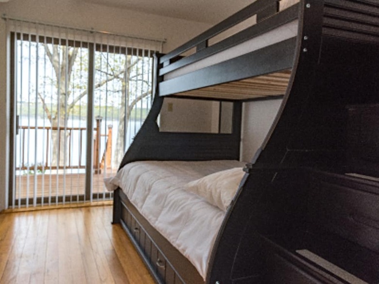 Single Island Shores