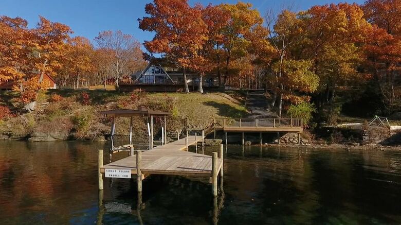 Single Island Shores