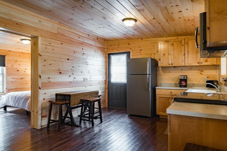 Single Island Shores