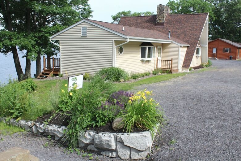 Single Island Shores