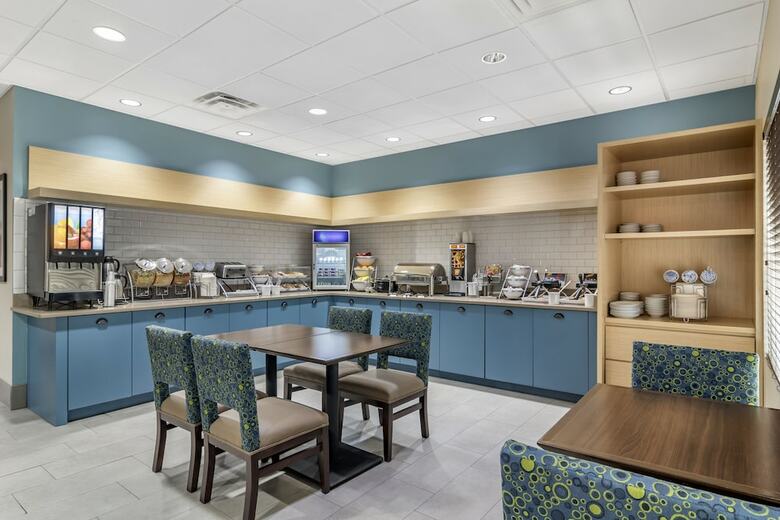 Hotel Comfort Inn & Suites