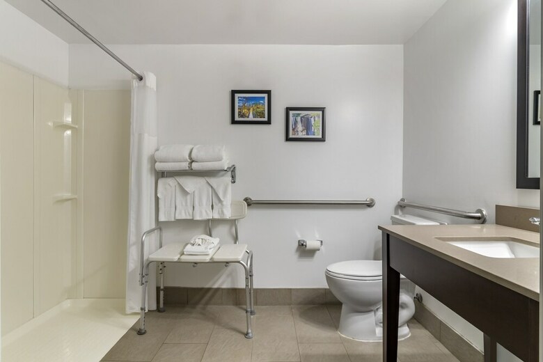 Hotel Comfort Inn & Suites
