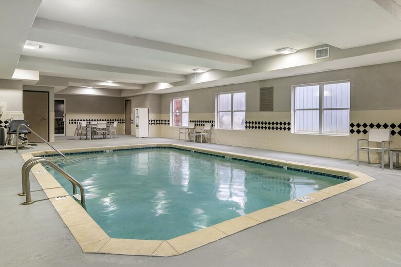 Hotel Comfort Inn & Suites