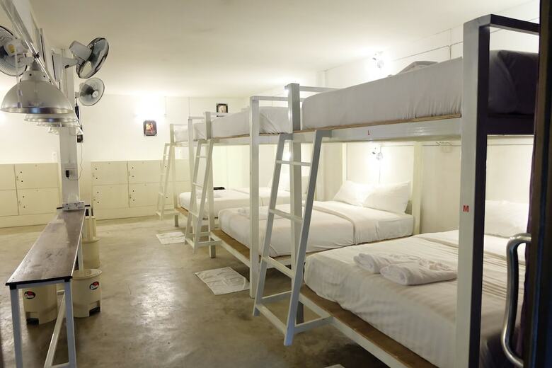 Hostal Pai Hostelle - Caters To Women