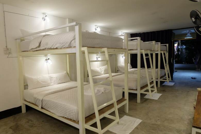 Hostal Pai Hostelle - Caters To Women