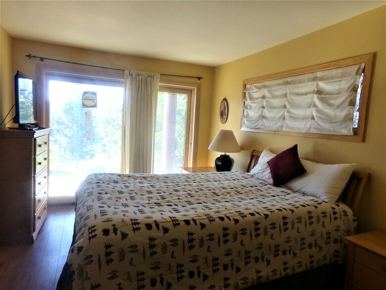 Lake Forest 2 Bed 2 Bath B