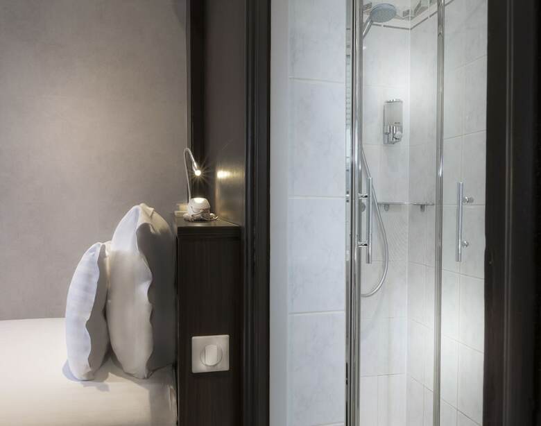 Hotel H�tel de La Paix Tour Eiffel